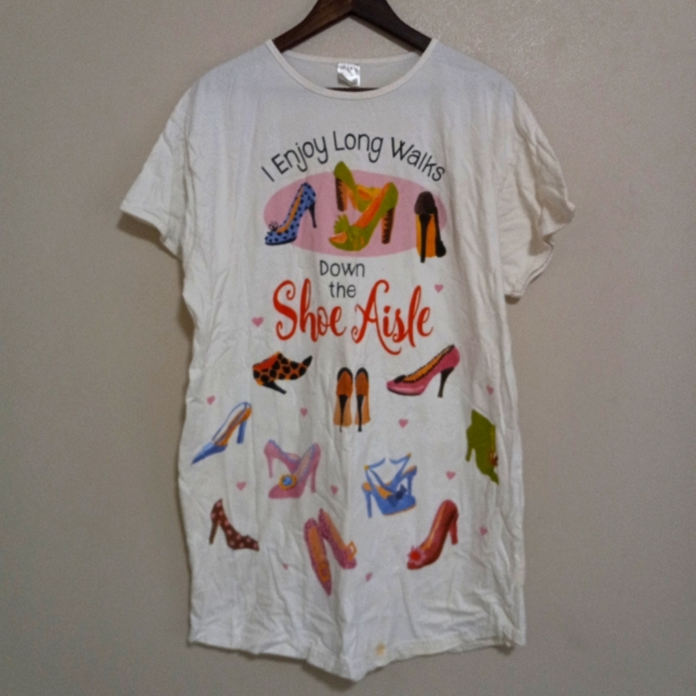 Relevant Fashion Tunic Top XL Long Walks Down Shoe Isle  Short Sleeved T-Shirt